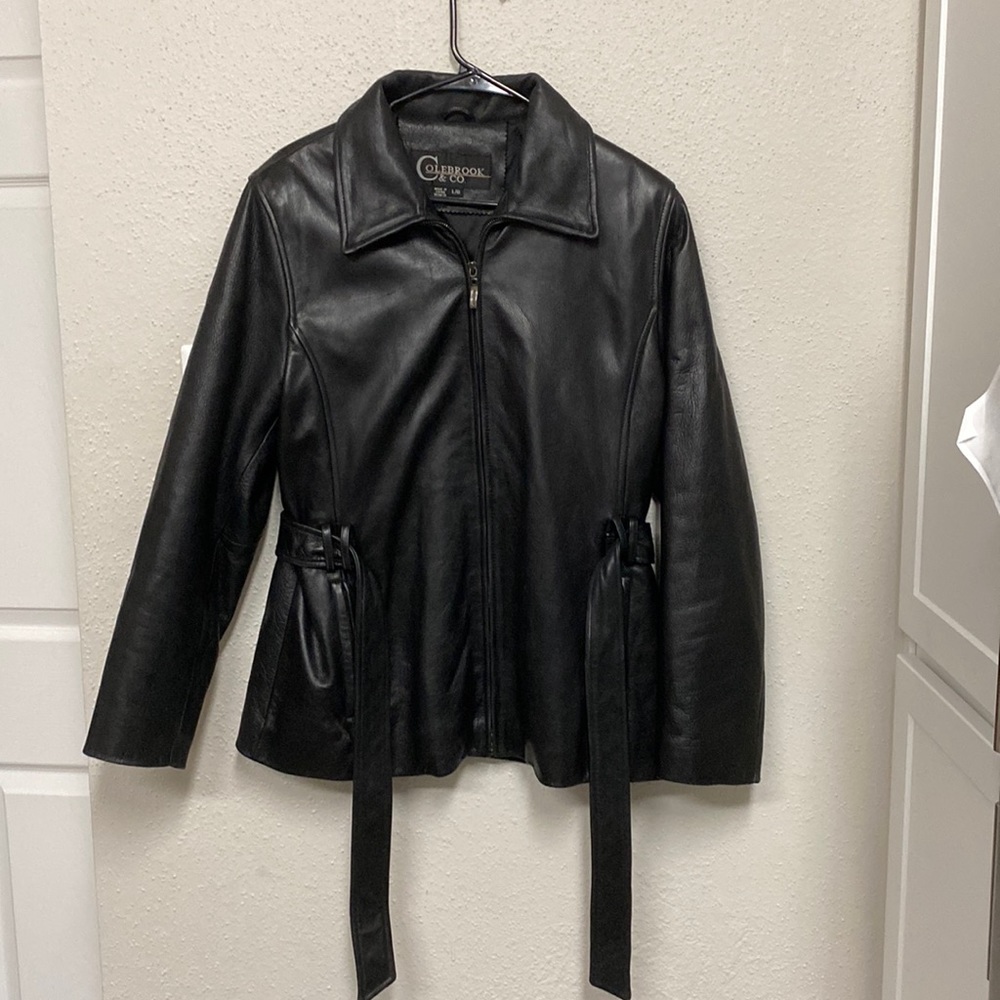 100% leather in good shape, black lined for warmth and ready for the cold.